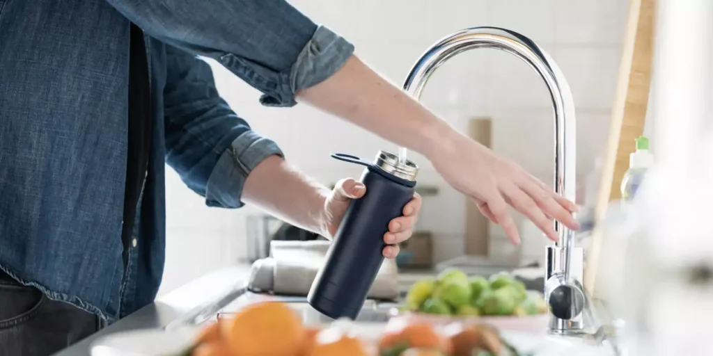 Acqua frizzante dal rubinetto: guida completa a benefici e soluzioni domestiche